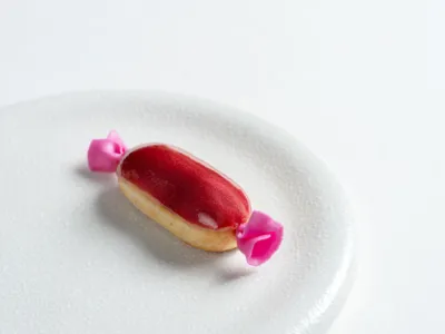 Еклер з малиновим кремом