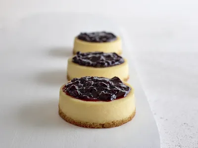 Чізкейк з лісовими ягодами