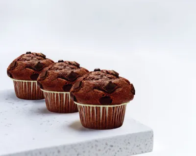 Шоколадний мафін з малиновою начинкою